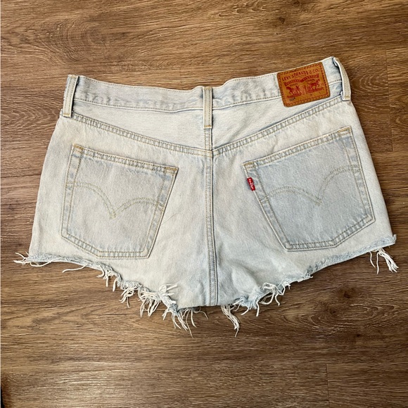Levi’s light blue denim cutoff shorts - Picture 2 of 5